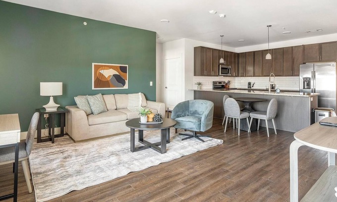 Stone Oak Apartment | Landing | Spectacular 2BD, Pool, Gym