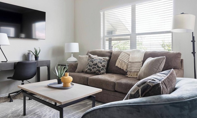 Pipers Meadow Apartment | Landing | Spectacular 1BD, Clubhouse, Gym