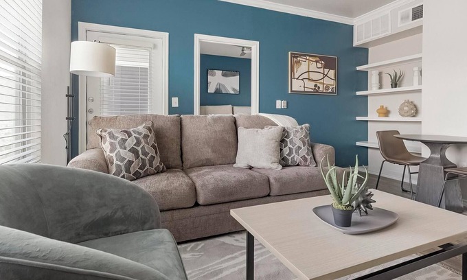 Pipers Meadow Apartment | Landing | Stunning 1BD, Gym, Pool