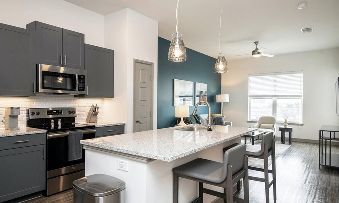 Miramar Apartment | Landing | Stunning 1BD, Gym, Clubhouse