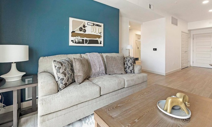 North Mountain Apartment | Landing | Stunning 1BD, Gym, Pool
