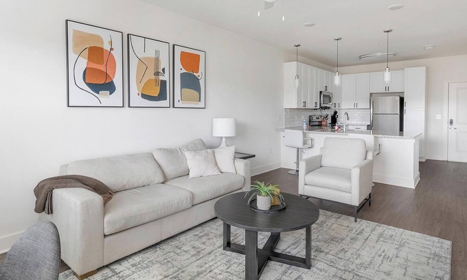 Athens Apartment | Landing | Stunning 1BD, Gym, Pool