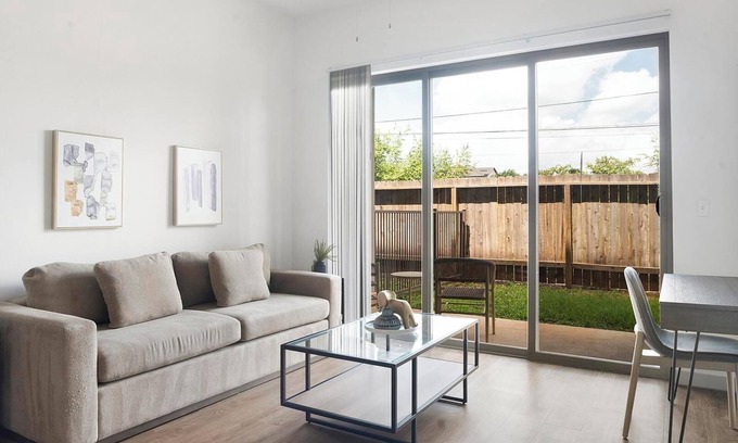 Austin Apartment | Landing | Stunning 1BD, Gym, Pool