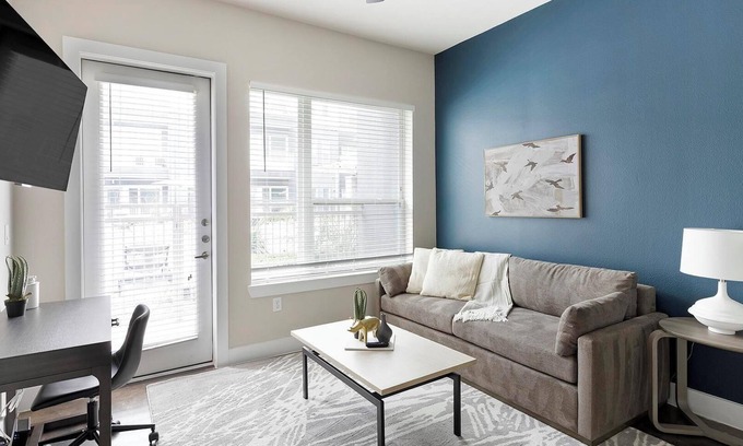 Old East Dallas Apartment | Landing | Stunning 1BD, Gym, Yoga Studio