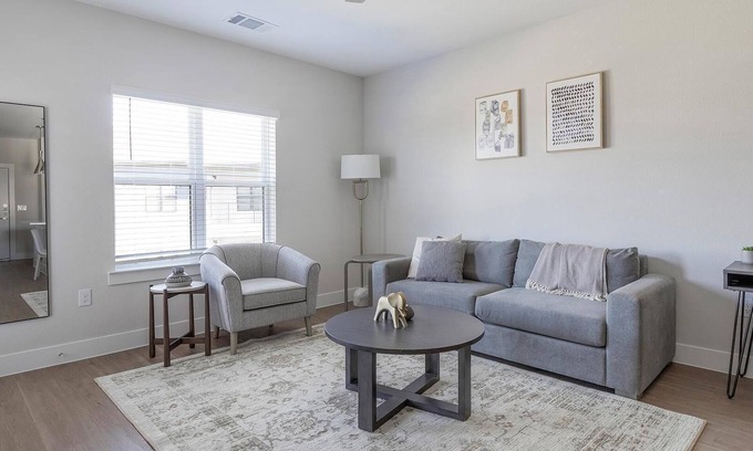 Seguin Apartment | Landing | Stunning 1BD, Pool, Gym