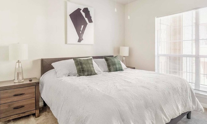 Southbelt/Ellington Apartment | Landing | Stunning 2BD, Clubhouse, Game Room