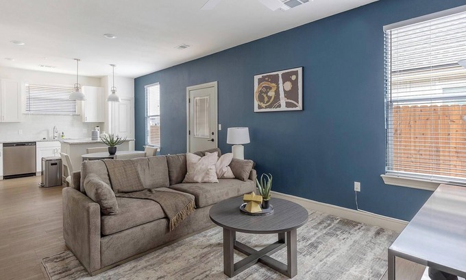 Tarrant County Apartment | Landing | Stunning 2BD, Clubhouse, Yoga Studio