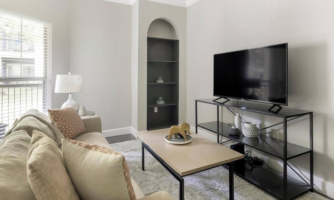 Richmond Apartment | Landing | Stylish 1BD, Clubhouse, Pool