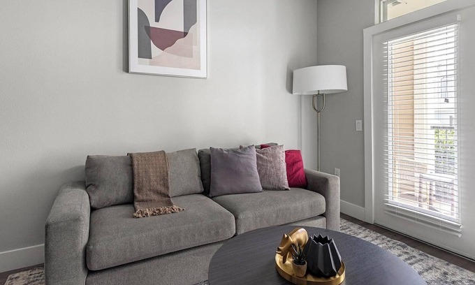 Katy Apartment | Landing | Stylish 1BD, Clubhouse, Pool