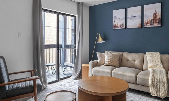 Windsor Park Apartment | Landing | Stylish 1BD, Gym