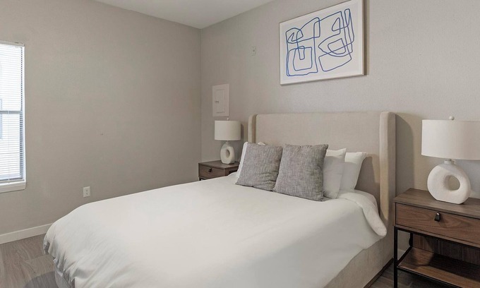 Fort Worth Apartment | Landing | Stylish 1BD, Pool, Courtyard