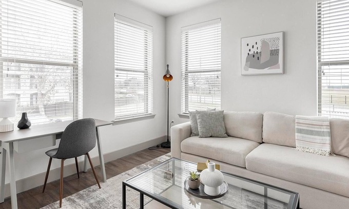 Haltom City Apartment | Landing | Stylish 1BD, Pool, Gym