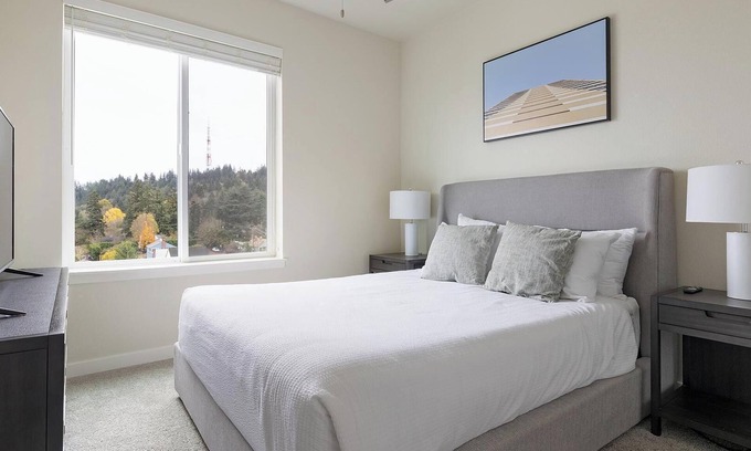 Homestead Apartment | Landing | Stylish 2BD, Gym