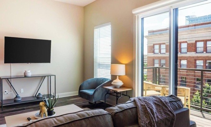 Brady Arts District Apartment | Landing | Stylish 2BD, Gym, Rooftop Lounge
