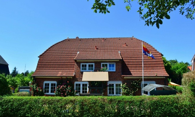 Wyk auf Foehr Apartment | Landjägerhaus apartment 1. apartment with 2 bedrooms. Close to the beach and in a quiet location.