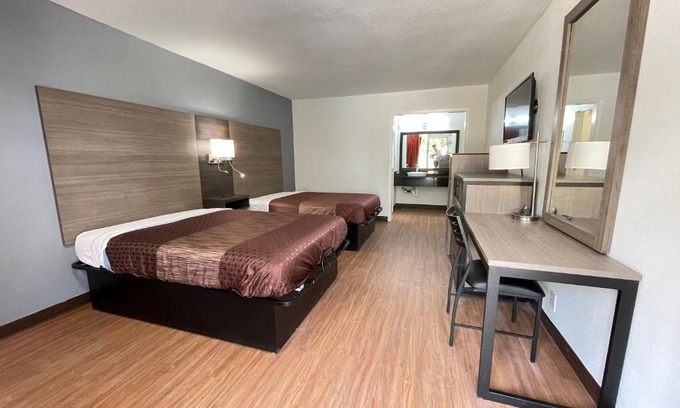 New Llano Hotel | Landmark Hotel