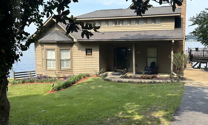 Cordele House | Landmark Lodge - Lake Blackshear - minutes from Ga Veterans State Park!