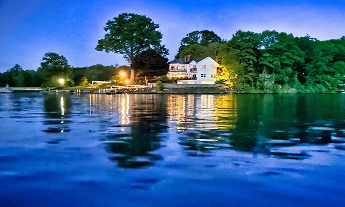 New Milford House | Land’s End – Direct Lake Front on Warner Point, Candlewood Lake, CT