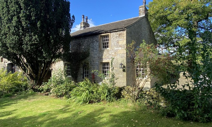 Fence House | LANESIDE HOUSE, family friendly, with open fire in Bolton-By-Bowland