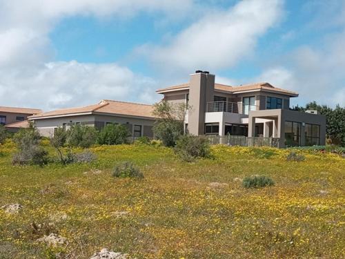 Langebaan Villa | Langebaan Golf Estate - Signature Hole 24hrs power