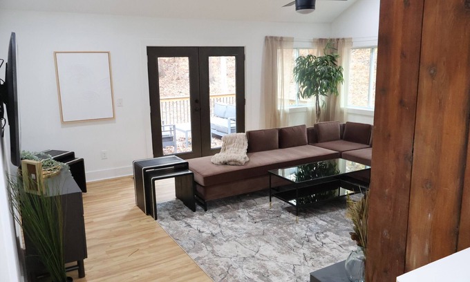 Gainesville House | Lanier Living: Modern 3BR, 3BA Work-Live Retreat