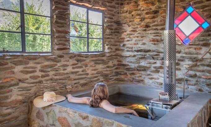 Montagu House | Lank-gewag Farm Cottage with private hottub
