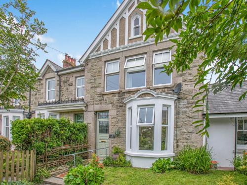 Lanner House | Lanner Moon