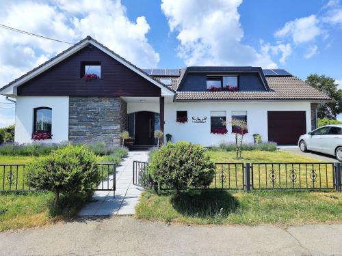 Waimes House | Lanonweye