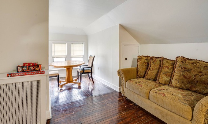 Lansdowne Apartment | Lansdowne Apartment Near Transit ~ 7 Mi to Philly!