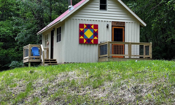 Lansing Cabin | Lansing, North Carolina Appalachian Solar Powered Cabin Paradise
