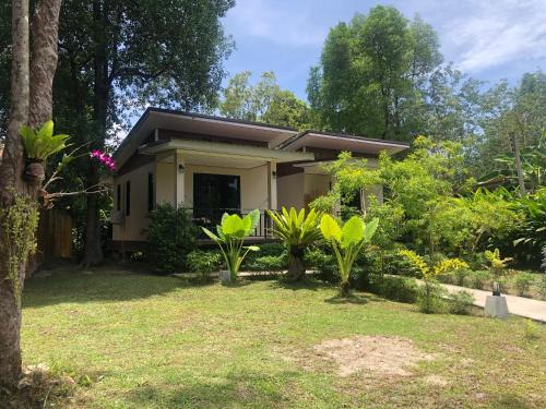 Ko Lanta Ski Chalet | Lanta Living Garden