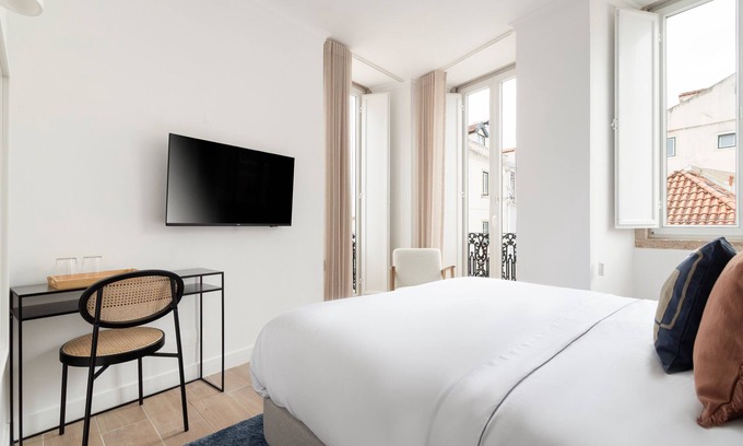 Santos Bed & Breakfast | Lapa Diplomatic Suite 1.3 by Feel Lisboa