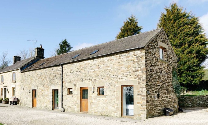 Longnor House | Lapwing Barns, large rural farmhouse with games room, perfect for all types of groups.