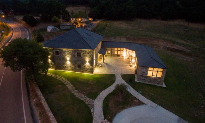 Meira House | Lar de Donas