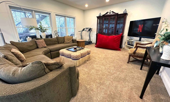 Sandy Springs House | Large, 1700 sq ft, in-law suite 2bd/1.5ba in Desirable Sandy Springs
