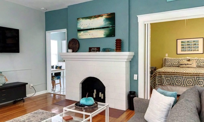 Historic Downtown Melbourne Apartment | Large 1br Apartment Downtown w/parking