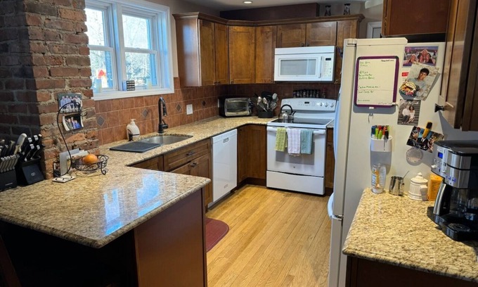 Rotterdam Junction Apartment | Large 1st Floor Flat for 2 with the Comforts of Home Between Saratoga and Albany