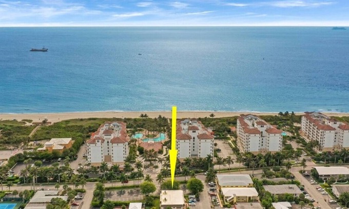 Palm Beach Shores Apartment | Large 2 Bed 2 Bath, King Beds, Screened Patio, Smart TV's in each room!