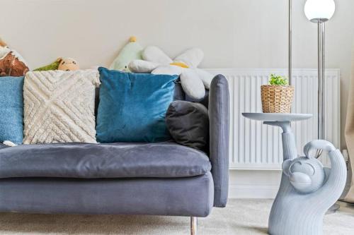 Acresford Apartment | Large 2-Bed House next to Warwick Uni 2x Parking
