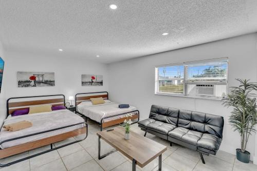 Royal Poinciana House | Large 2 Bed Studio Close To Beach & Hard Rock Ha03