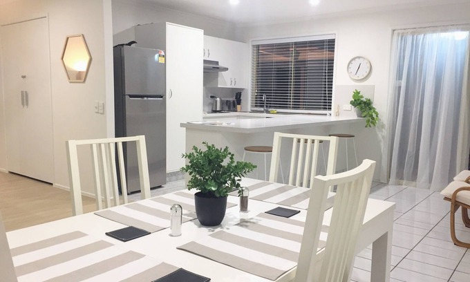 Labrador House | Large 2 bedroom house | Quiet, Central and Modern