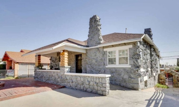 El Paso House | Large 2 bedroom with patio and BBQ