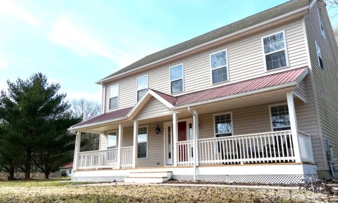 Harbeson House | Large 3 Bedroom Colonial 15 miles from Rehoboth Beach