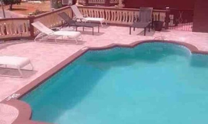 Southfield House | Large 3 bedroom with King beds and Pool!