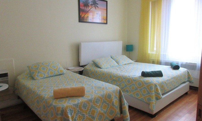 Queens House | LARGE 3 BEDROOMS 20 MIN TO MANHATTAN