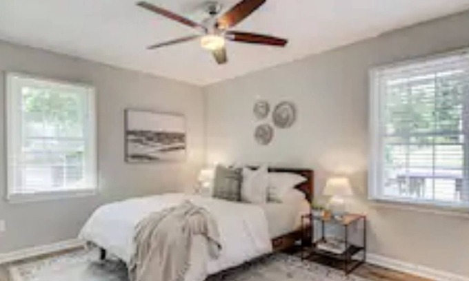 Greensboro House | Large 3 Bedroom☆Sleeps 8☆Home Theatre Experience