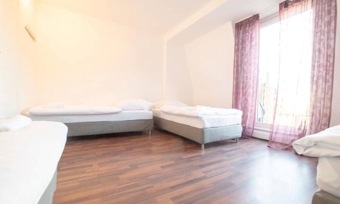 Buderich Apartment | Large 3-room maisonette with terrace
