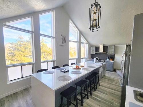 Sandy House | Large 3200sf A-Frame House close to Snowbird Alta Ski &Stunning Mountain View!
