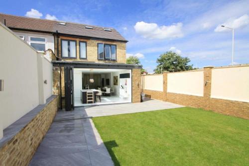Uxbridge South House | Large 4 bed Lux House