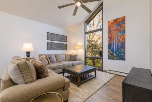 Grand Junction House | Large 4 Bedroom Home with Hot Tub and Fenced Yard